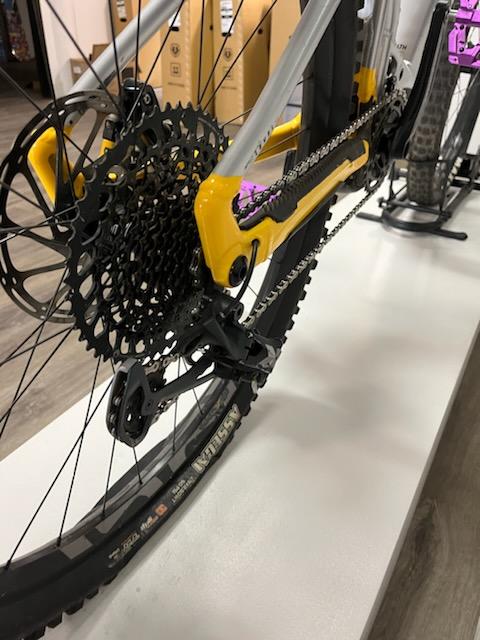 USED - Mondraker - LEVEL RR 29 Bike - Silver-Ohlins Yellow (e- MTB SUPER ENDURO)